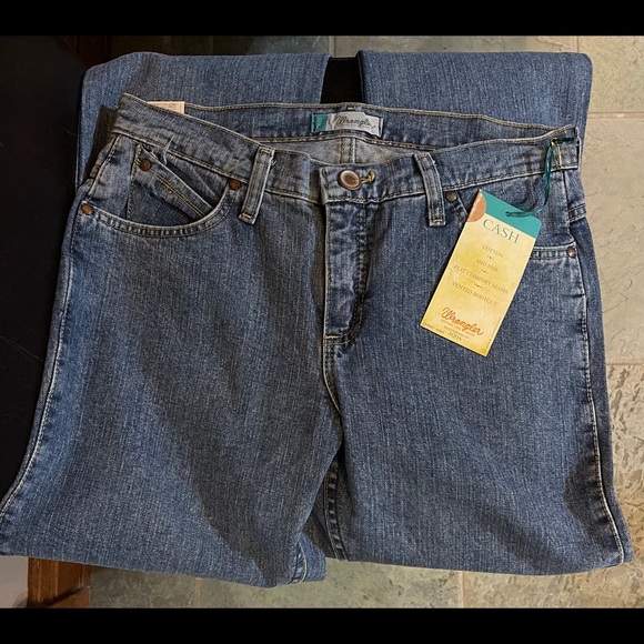 Women’s Wrangler Cash Rough Rider - Picture 2 of 2